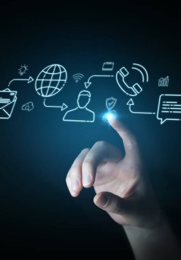 İşkadını üzerinde ince çizgi sosyal ağ simgeleri arabirimini kullanarak arka plan bulanık