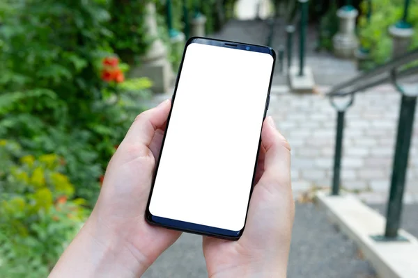 Frau Mit Modernem Smartphone Grünen Park Sommerattrappe — Stockfoto