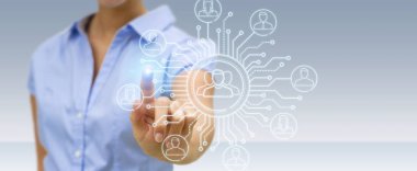 İşkadını üzerinde ince çizgi sosyal ağ simgeleri arabirimini kullanarak arka plan bulanık