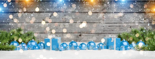 Regalos Azules Navidad Adornos Alineados Sobre Fondo Madera Renderizado —  Fotos de Stock