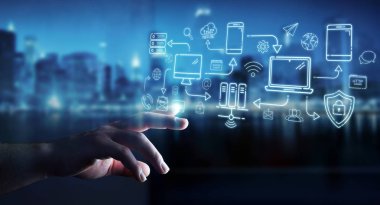 Teknik cihazlar ve simgeler ince çizgi arabirimini kullanarak arka plan bulanık üzerinde işadamı