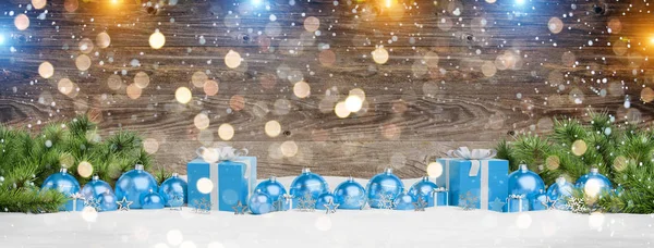 Regalos Azules Navidad Adornos Alineados Sobre Fondo Madera Renderizado —  Fotos de Stock