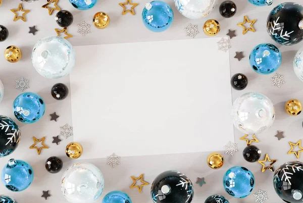青いつまらない レンダリングで白い木製のクリスマス カード モックアップ — ストック写真
