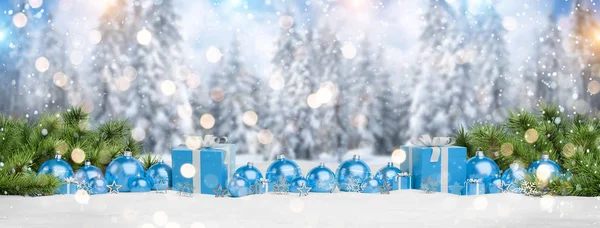 Regalos Navidad Azul Adornos Alineados Fondo Montaña Renderizado —  Fotos de Stock