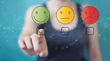 İşkadını üstünde onun veri ince çizgi güvenlik arabirimi ile koruma arka plan bulanık