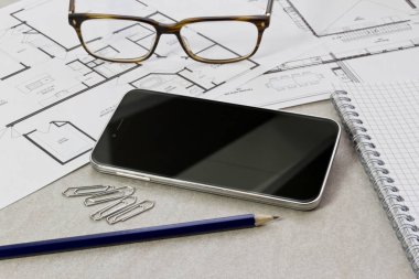 Modern dijital smartphone mockup üstünde okul sırası