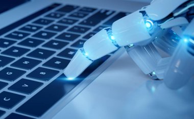 Klavyeye basan Cyborg eli koyu mavi arka planda 3D bir dizüstü bilgisayarda.