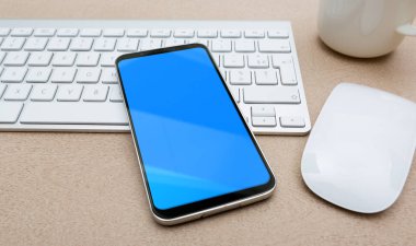 Çalışma alanı tablosu mockup modern cep telefonu ile