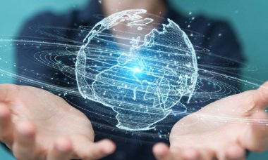 İşkadını üzerinde küre ağ hologram Avrupa ile harita 3B oluşturmayı kullanarak arka plan bulanık