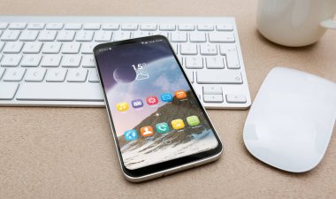 Çalışma alanı tablosu mockup modern cep telefonu ile