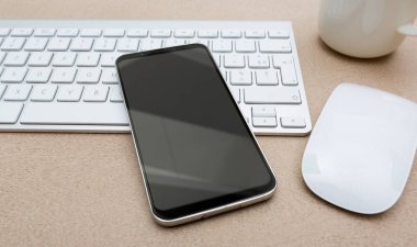 Çalışma alanı ile modern cep telefonu mockup