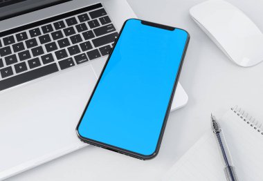 Modern smartphone mockup laptop 3d render döşeme