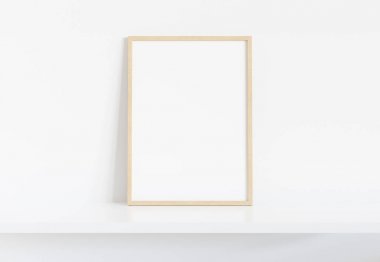 Parlak iç mockup 3 beyaz rafa yaslanmış ahşap çerçeve