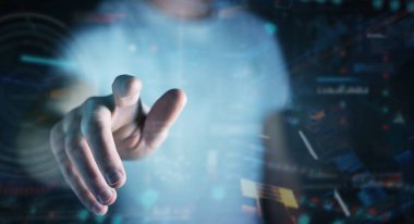 Verileri 3D ile dijital teknolojik arayüz kullanan işadamı 