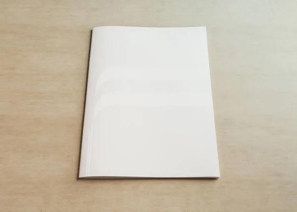 Branco capa da revista mockup em madeira 3d renderização — Fotografia de Stock