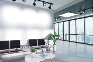 Büyük pencereler ve güneş pas ile bekleme odası mockup boş duvar