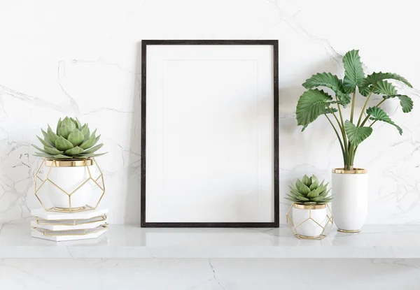 Zwart frame leunend op witte ijskast in heldere interieur met plan — Stockfoto