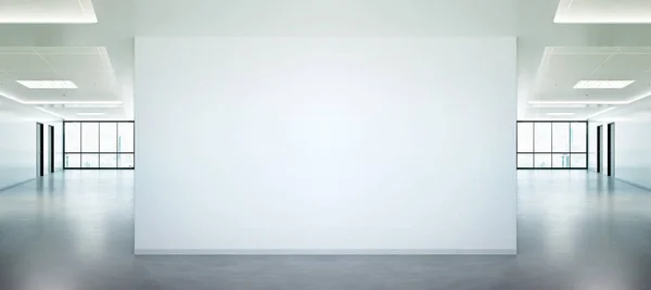 Pared en blanco en la oficina brillante maqueta con grandes ventanas y sol pa — Foto de Stock