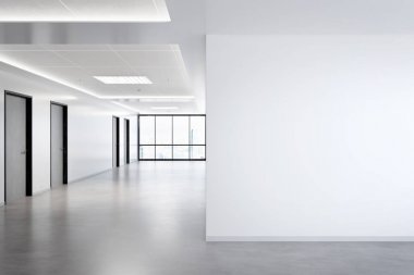 Büyük pencereler ve güneş t geçen ofis mockup boş duvar