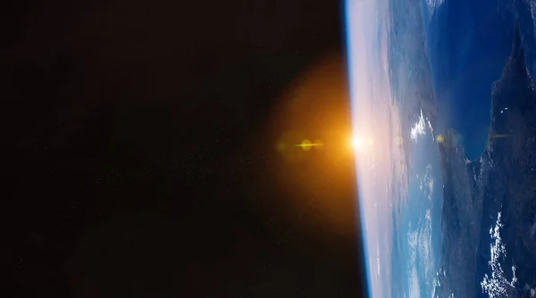 Dünya gezegeni görünümü bir gündoğumu sırasında atmosfer ile yakın yukarı 3 — Stok fotoğraf