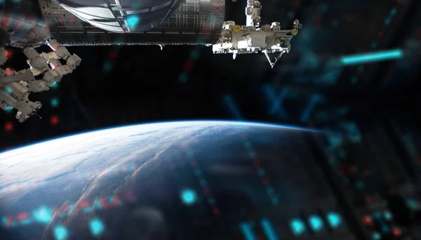 일몰 동안 우주 정거장 창에서 행성 지구의 보기 — 스톡 사진