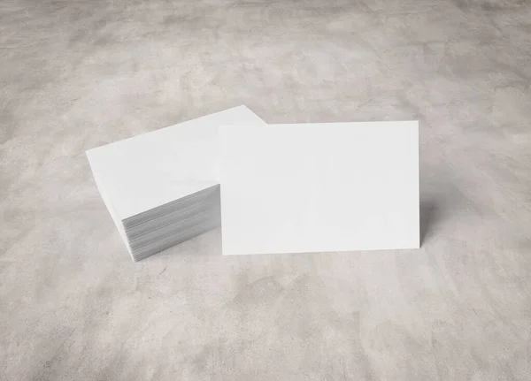 Hromada bílých vizitek maketa izolované na betonu 3d ren — Stock fotografie