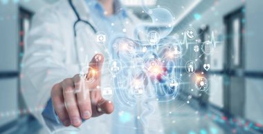 İnsan bağırsağı tarama projeksiyonunun dijital röntgenini kullanarak bulanık arkaplan üzerinde çalışan bir gastroenterolog.