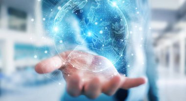 Avrupa haritası ağ hologramı 3D görüntüleme kullanarak bulanık arkaplan üzerinde çalışan işadamı
