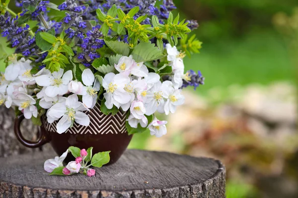 Csokor Tavaszi Virágok Természetes Háttér — Stock Fotó