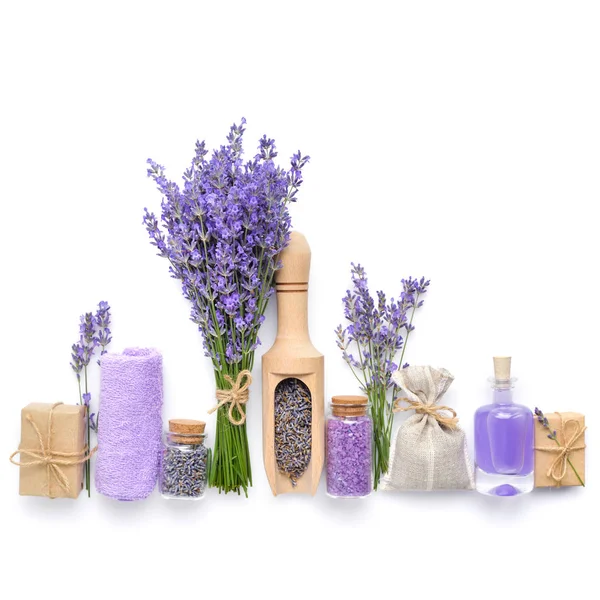 Cosméticos Naturais Com Flores Lavanda Fundo Branco — Fotografia de Stock