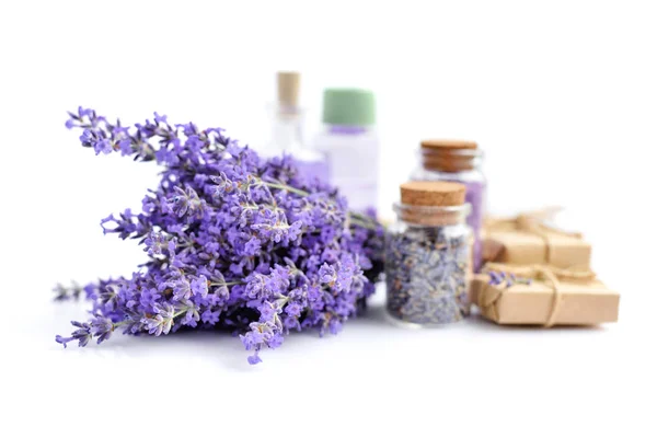 Productos Spa Flores Lavanda Sobre Fondo Blanco — Foto de Stock