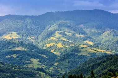 Güzel yaz dağ manzara sabah