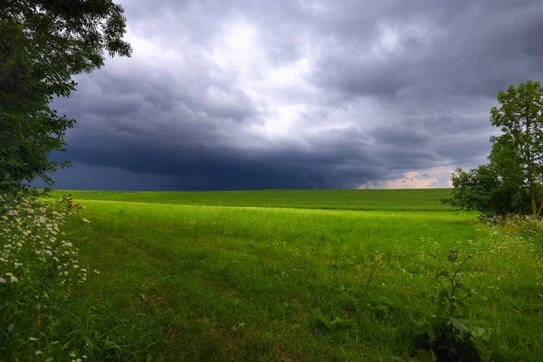 Paisagem Rural Dramática Antes Tempestade — Fotografia de Stock