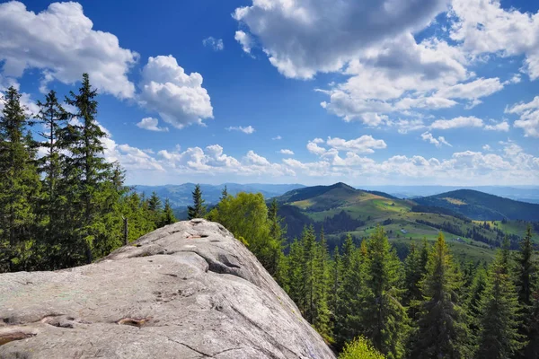 Paisaje Verano Las Montañas Cielo Azul Con Nubes — Foto de Stock