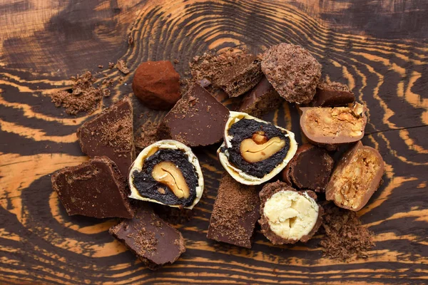 Caramelle Cioccolato Fatte Mano Pezzi Cioccolato Sfondo Legno Vista Dall — Foto Stock