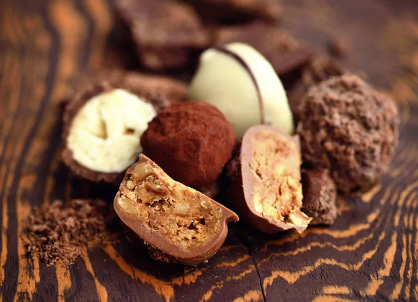 Bonbons Chocolat Faits Main Morceaux Chocolat Sur Fond Bois — Photo
