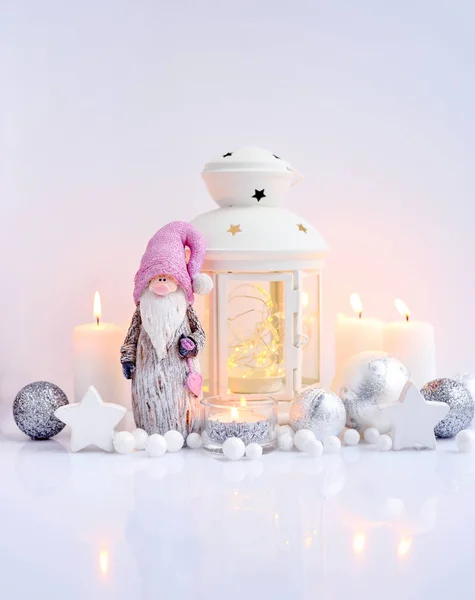 Christmas Komposition Med Lykta Gnome Stearinljus Och Festliga Dekorationer Jul — Stockfoto
