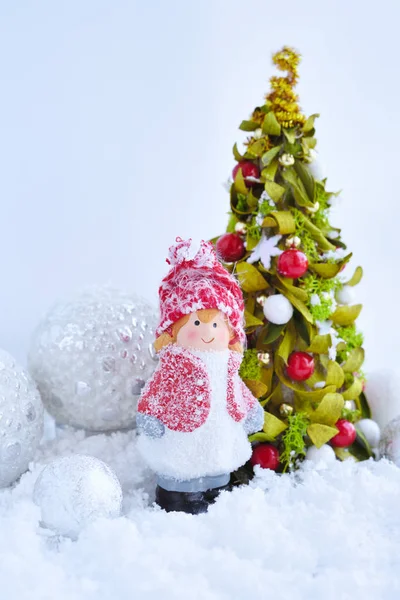 Декоративний Малюнок Дівчинки Ялинка Святковими Прикрасами Снігу Новорічна Листівка — стокове фото