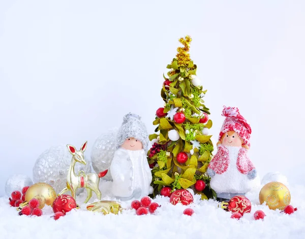 Noel Süslemeleri Küçük Erkek Kız Ile Tatil Dekorasyon Kar Bul — Stok fotoğraf