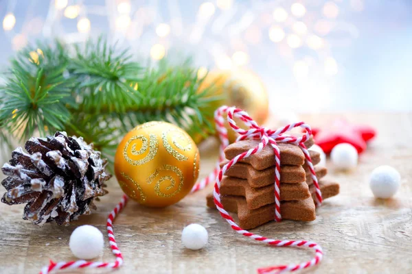 Kerstkoekjes Met Kerstversiering Tegen Achtergrond Van Feestelijke Verlichting Kerstmis Nieuwjaar — Stockfoto