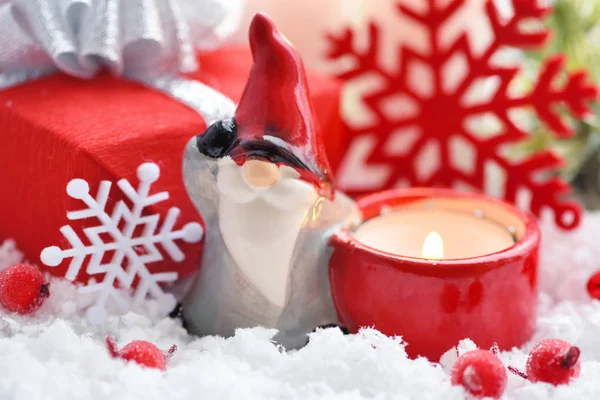 Composição Natal Com Uma Vela Presentes Decorações Festivas Neve Natal — Fotografia de Stock