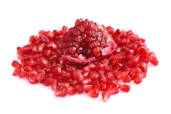 Pomegranatefrukter med frø isolert på hvit bakgrunn – stockfoto