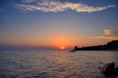 Güzel yaz deniz günbatımı manzara