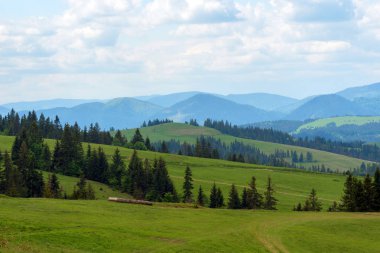 Muhteşem manzara mavi Dağları ile ufukta