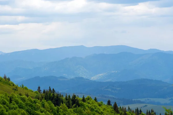 Wspaniały Krajobraz Góry Błękitne Horyzoncie — Zdjęcie stockowe
