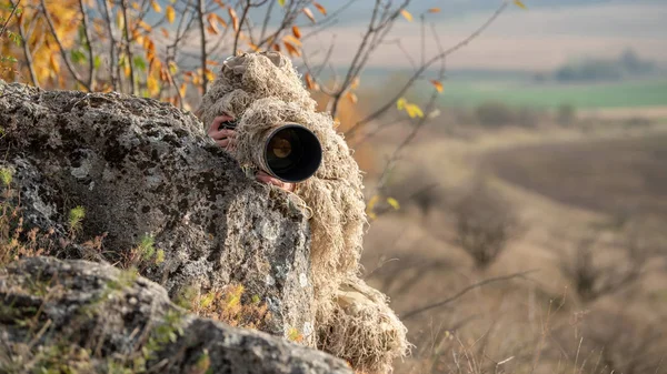 Camouflage Naturfotograf Ghillie Anzug Bei Der Arbeit Freier Wildbahn — Stockfoto