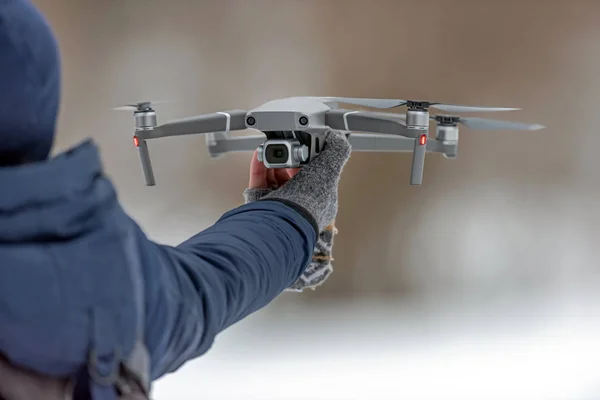 Yakın Dron Quadcopter Ile Dijital Fotoğraf Makinesi — Stok fotoğraf