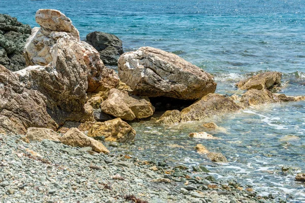 Landscape with sea, the rock and the beautiful clouds in the blu — Stock Photo, Image