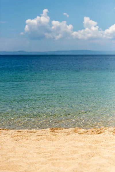Sommaren beach bakgrund. Sand, hav och himmel — Stockfoto