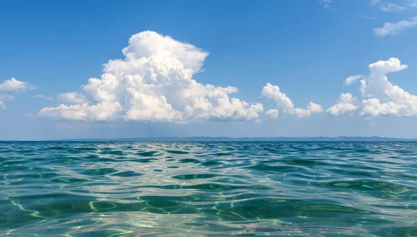 Vackert Hav Landskap Med Blå Himmel Och Moln Solig Dag — Stockfoto